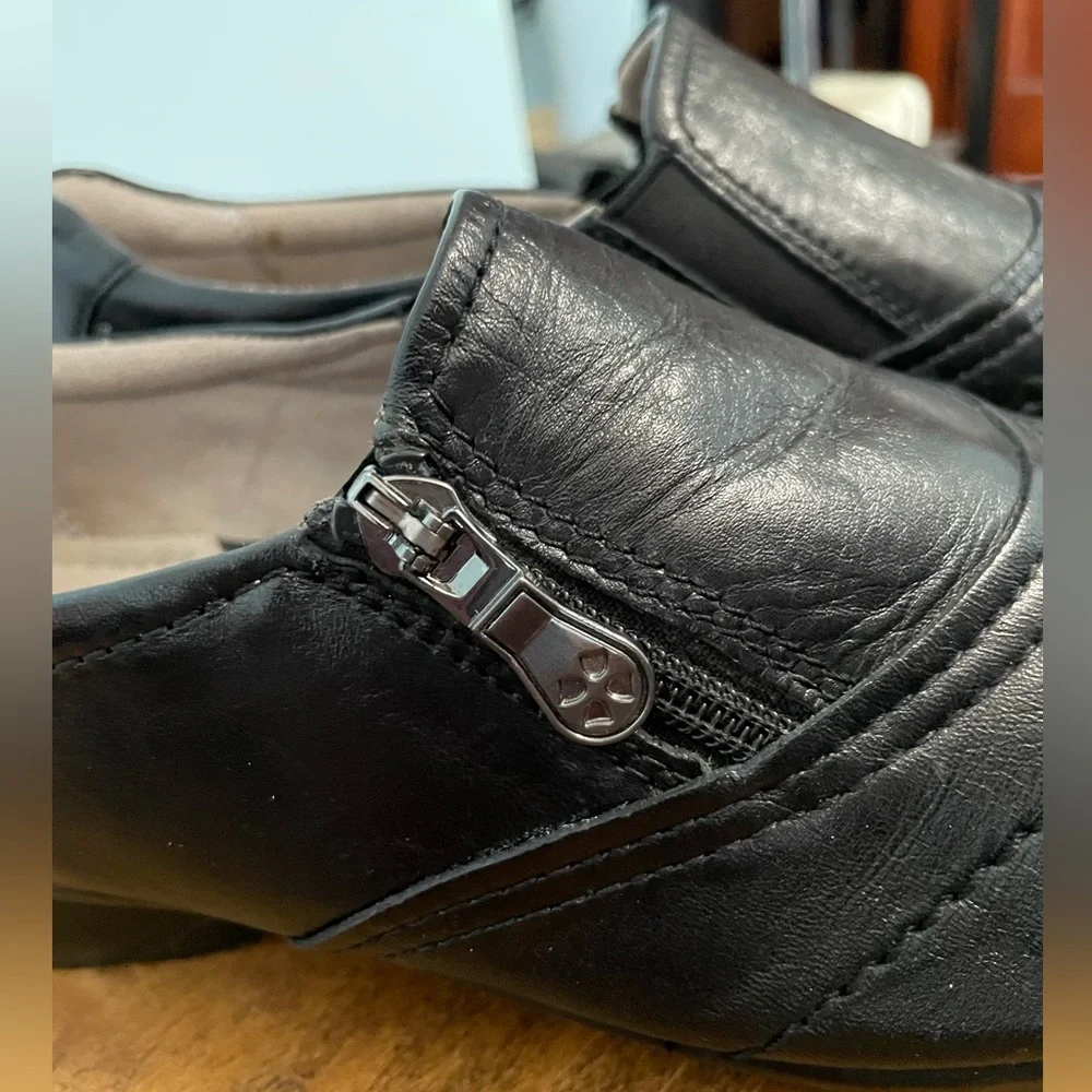 Naturalizer Black Stretch Shoe with Zipper Accent Size 10
